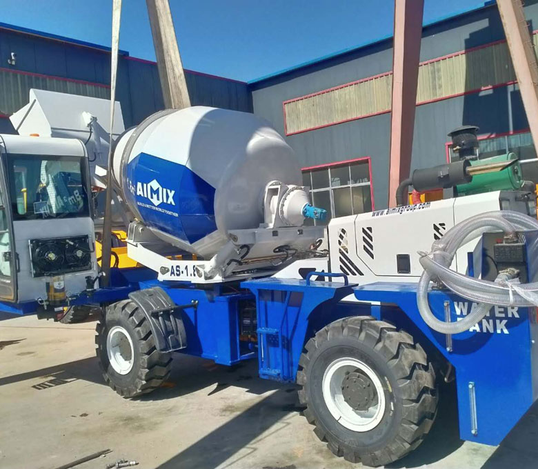 Self Loading Concrete Mixers Rotate 270 Degrees Functional