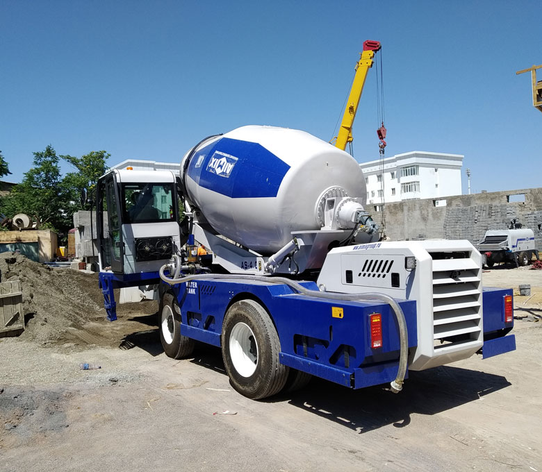 Self Loading Concrete Mixers Rotate 270 Degrees Functional