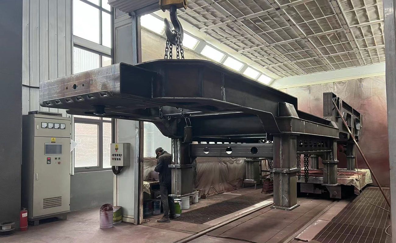 painting the frame of mobile crusher plant