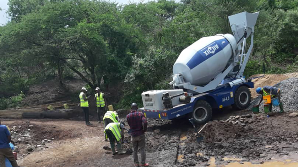 AS-4.0 self-loading concrete mixer in Tanzania For Building Road And Factory