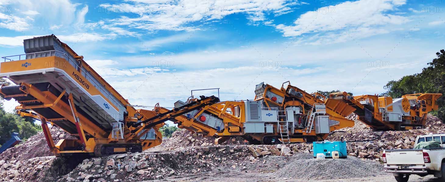 working view of crawler type mobile concrete crusher plant in Malaysia