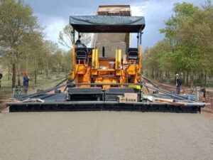 Adoquines de asfalto para la construcción de caminos rurales.