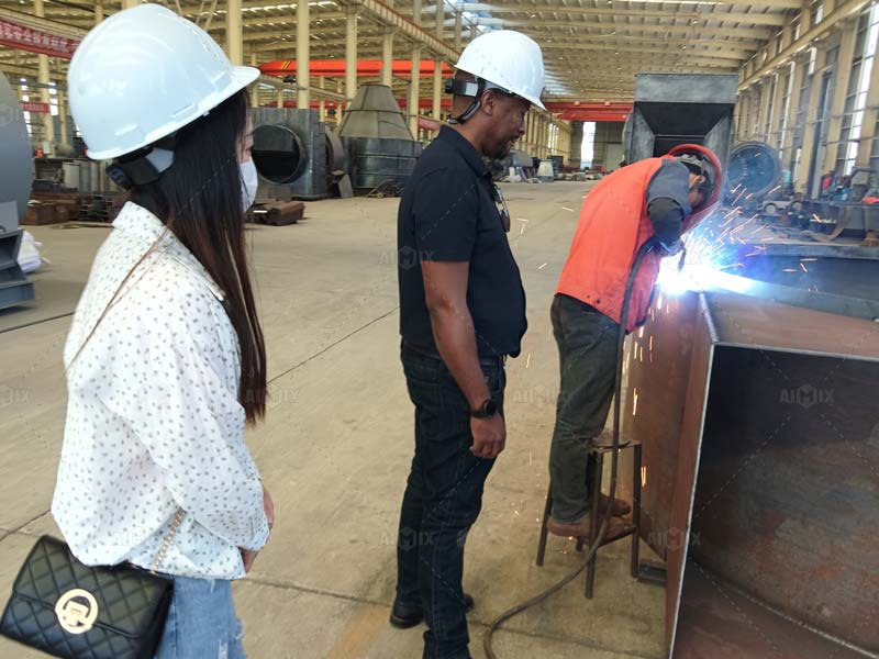 customer visited asphalt plant factory in China