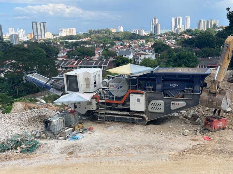 track stone crusher plant on-site