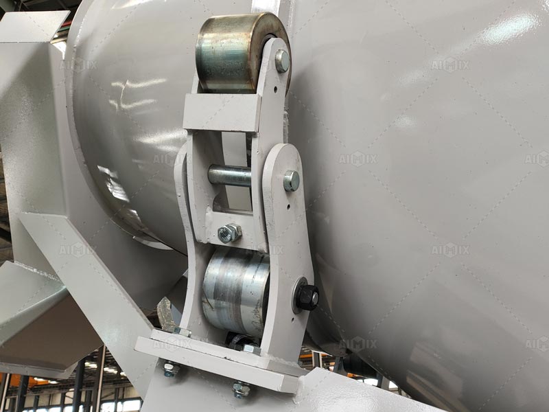 Daily Lubrication of Self Loading Mixer