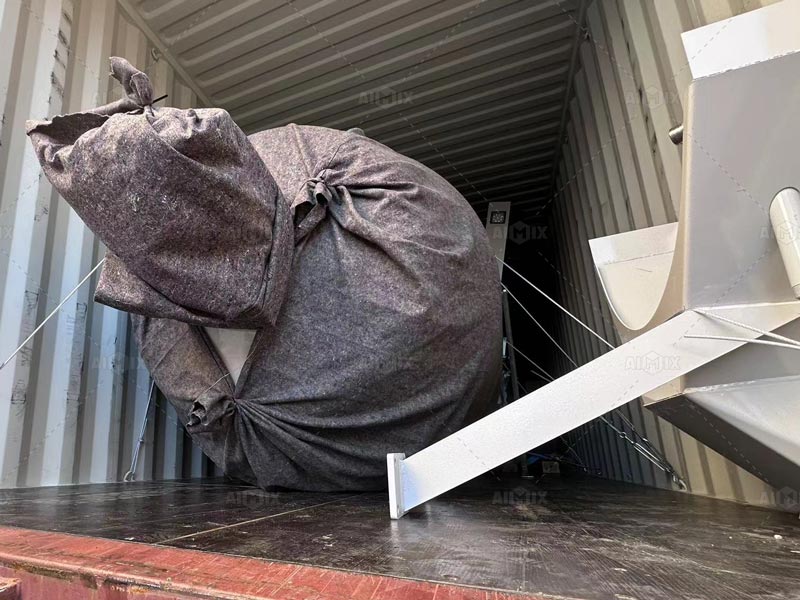 Packing components of self-loading concrete mixers