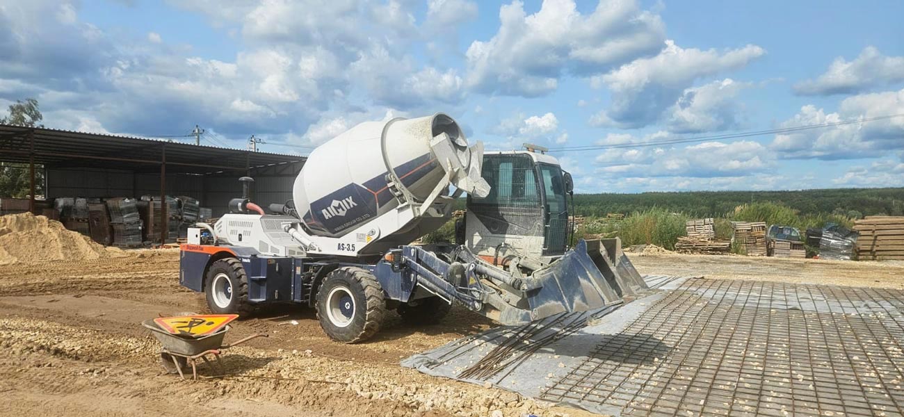 AS-3.5 self loading concrete mixers for road maintenance projects