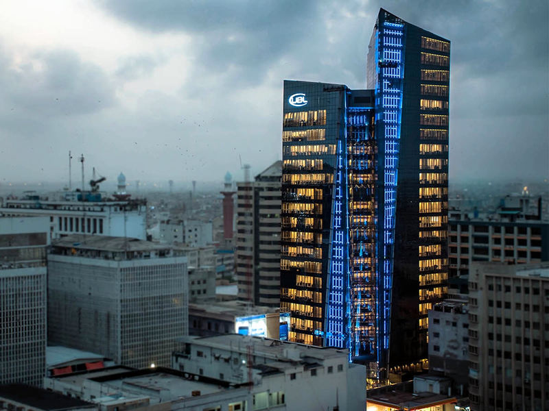 High-rise buildings in Karachi Pakistan needs concrete pump trucks Pakistan