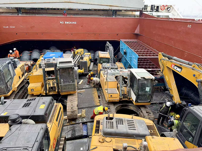 Excavator loading into the ship to South Africa