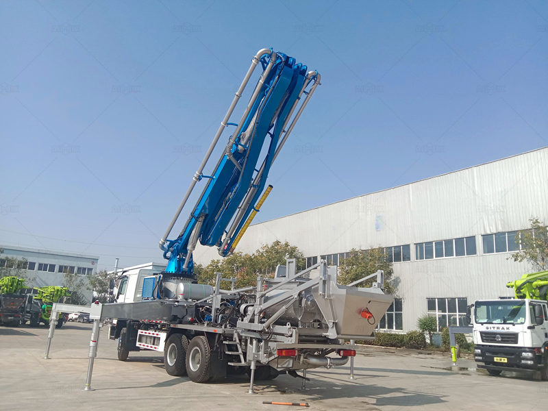 boom truck for sale Canada for Montreal’s urban development