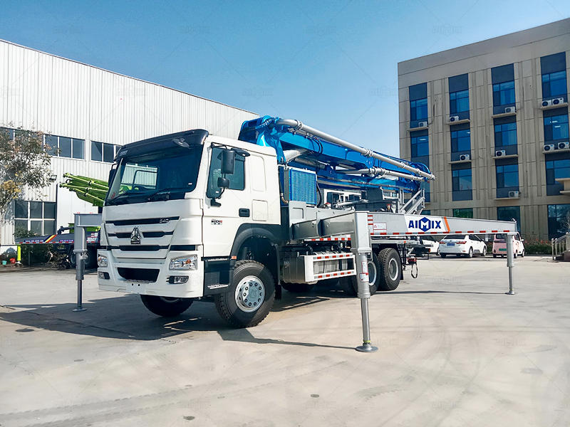 standard truck mounted concrete boom pump