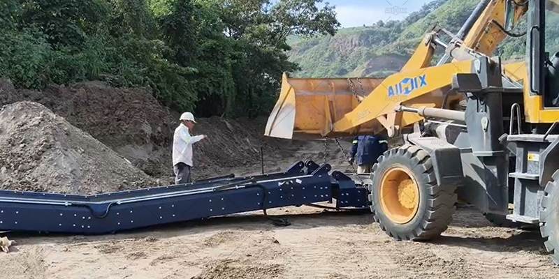 El Salvador Client installing APY4 mobile crushers