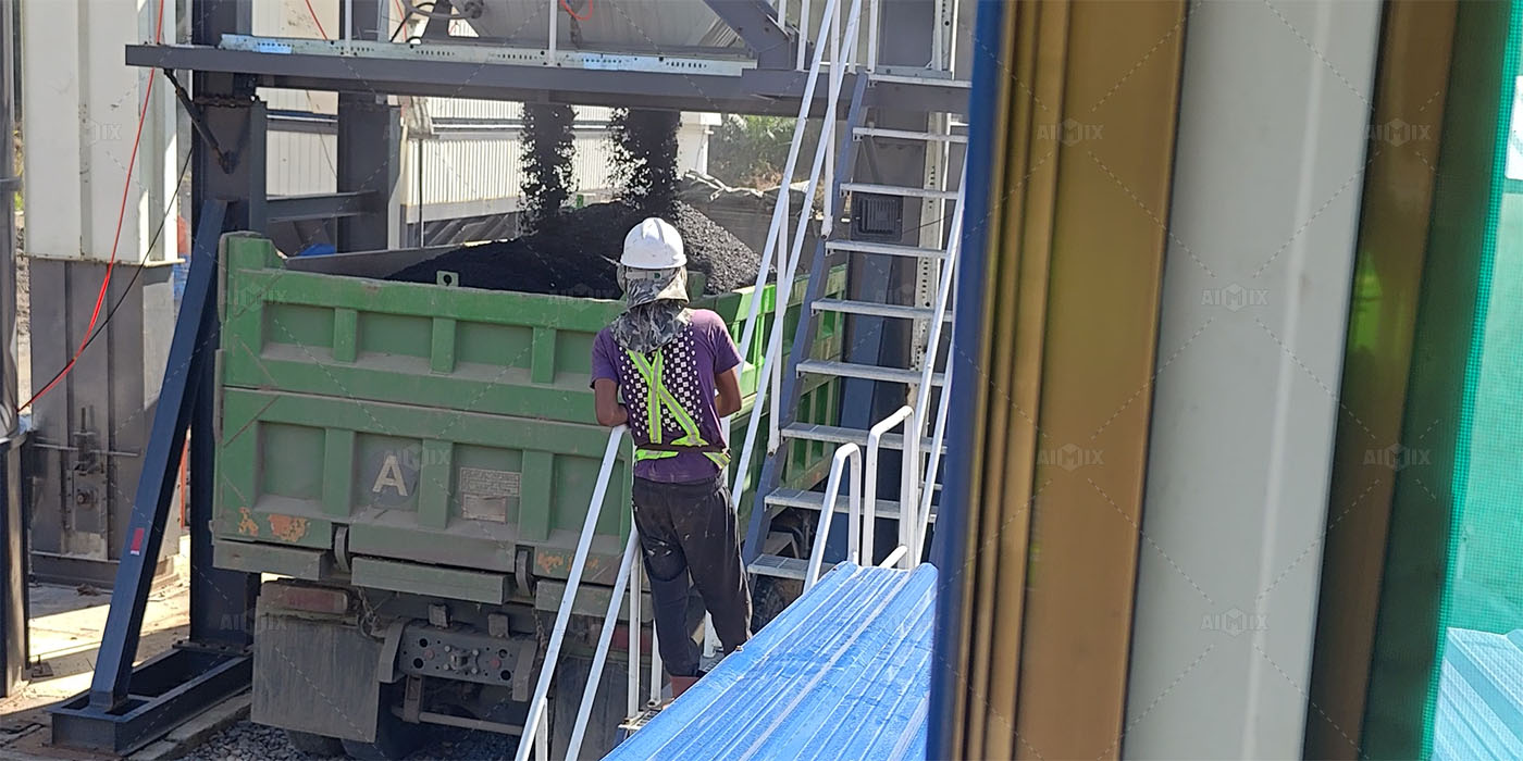 asphalt aggregates production delivery by the truck