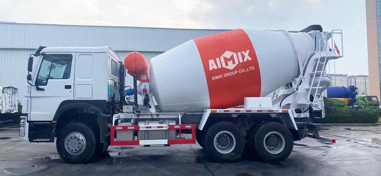 concrete mixer truck for transporting commercial concrete