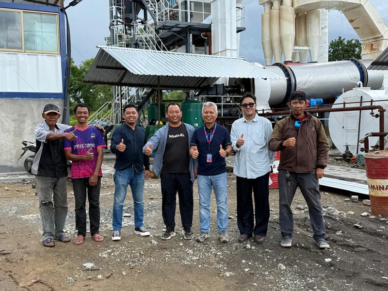 customer with AIMIX experts for asphalt plant 80tph