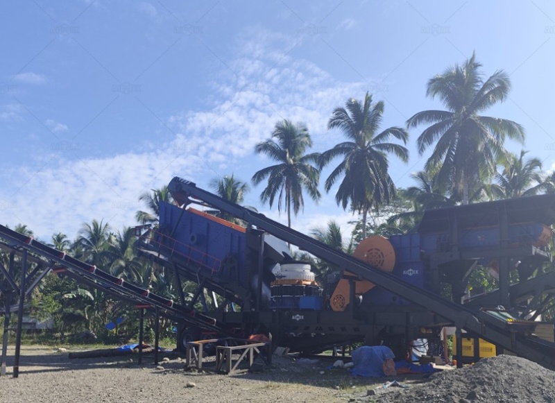 4-in-1 mobile gravel crushers for concrete aggregates