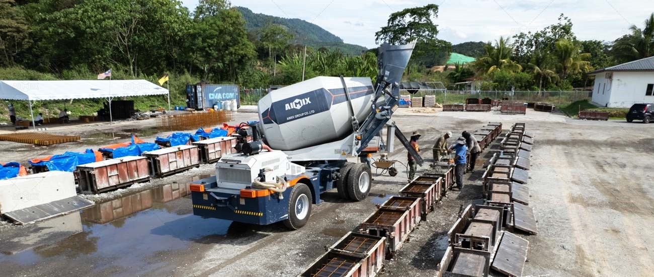 Aimix Self Loading Concrete Mixer Pouring Concrete for Precast Concrete Production