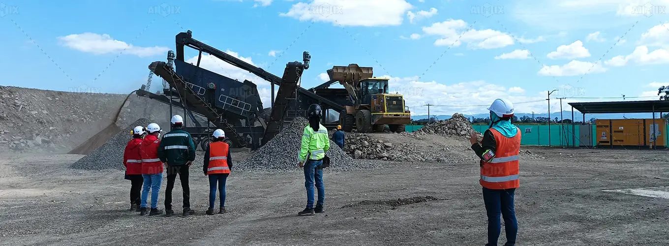 Usina móvel de britagem por impacto com capacidade de 150 t/h para processamento de resíduos de construção e demolição, destinada à construção da sub-base do metrô na Colômbia.