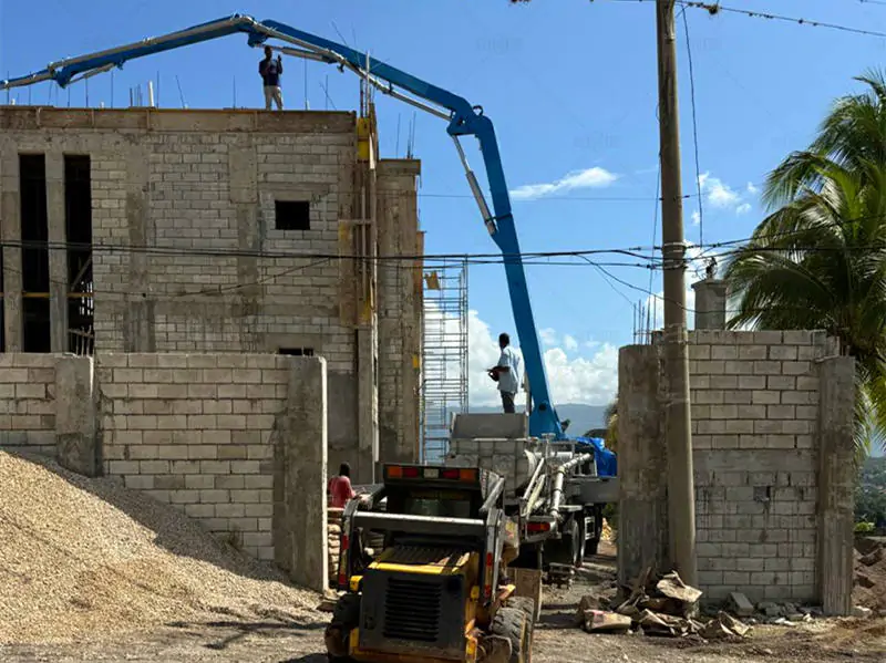 33m Ready Mix Pump Truck Pumps Concrete for Building Construction in Jamaica